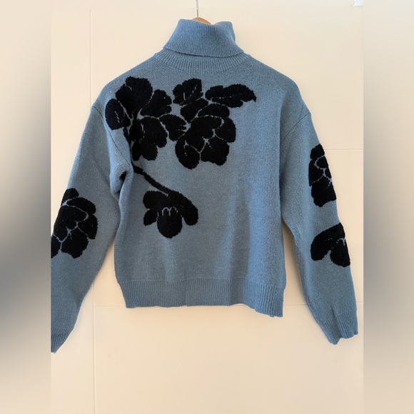 SHEIN Black & Blue Contrast Floral Turtleneck, size small. - Picture 2 of 7